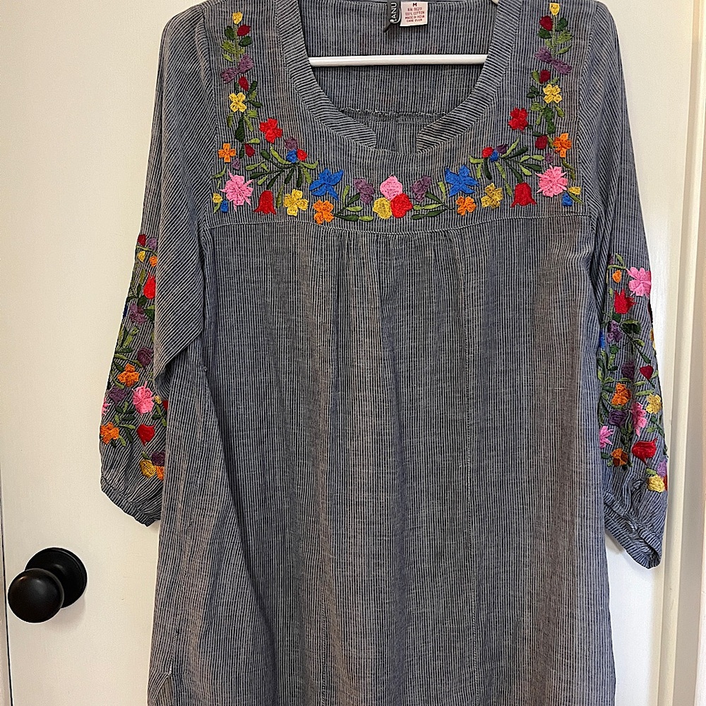 Tunic from Anu. 100% cotton, made in India.